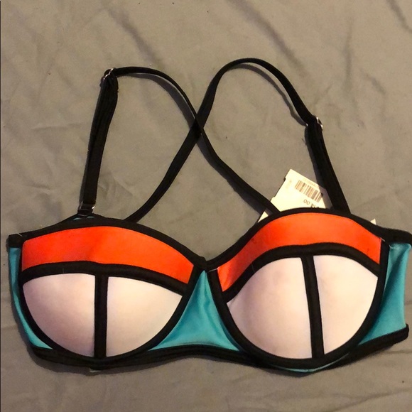 Other - NWT Colorblock Cross-strap Bathing Suit Top